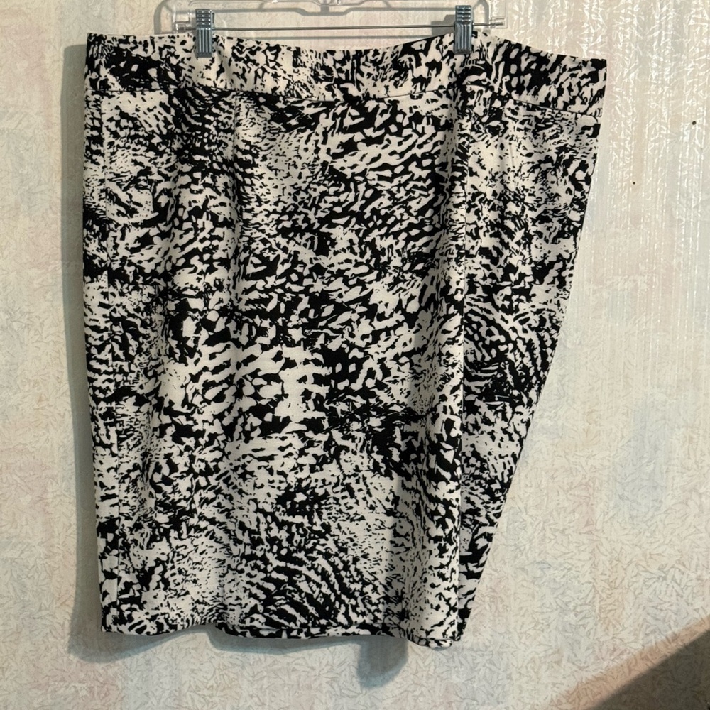 Calvin Klein Collection Black and White A-Line‎ Skirt, Sz 20W